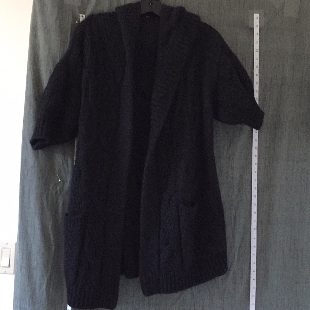 Vince big cardigan sweater with half sleeve. Small
